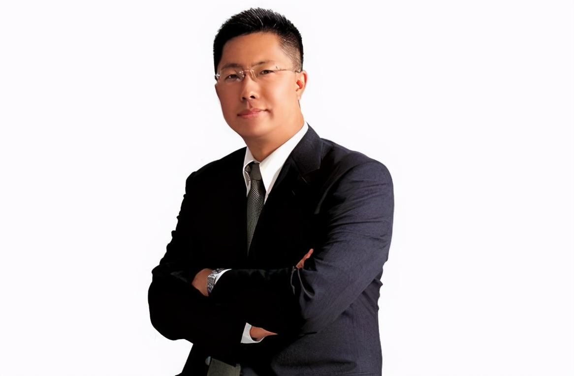 疯狂英语李阳的现状，复婚皈依佛门了？