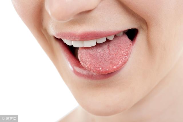 舌苔发白是什么原因（一定要小心的这些症状）