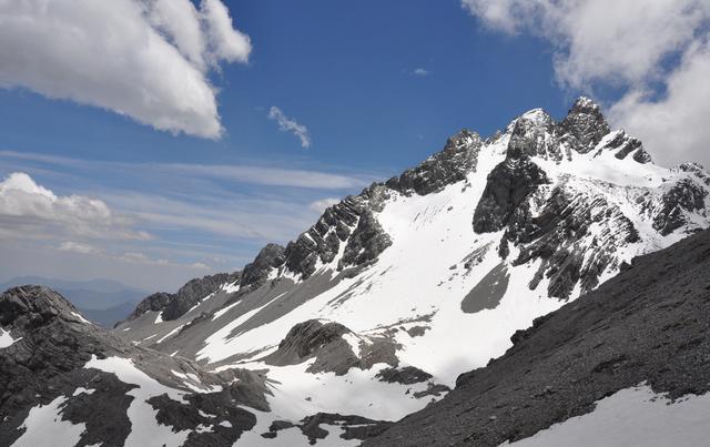 为何珠峰已被乐成征服，而海拔5596米的玉龙雪山却至今无人登顶？