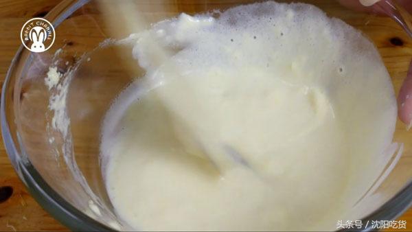 第一次用高筋面粉做蛋糕，没想到切开的一瞬间竟然辣么美腻！