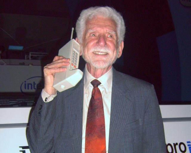 贝尔发明了电话，但是谁发明手机？哪位电影女明星发明了CDMA？