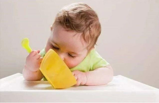 婴儿辅食餐具怎么挑选 婴儿辅食餐具使用注意事项