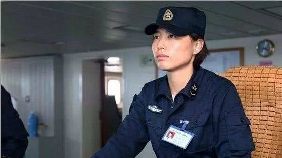 中国航母女司机 体育学院毕业 退役后小腿留神秘疤痕