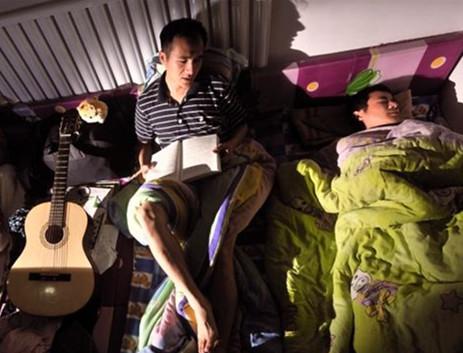 白天白领晚上“蚁族”，“边缘中产阶级”尴尬的幕后黑手是什么