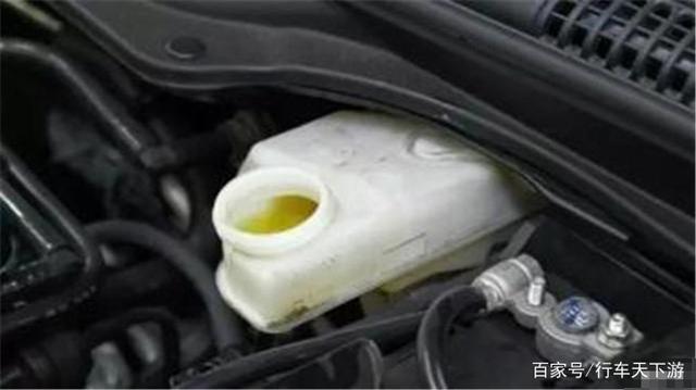 汽车刹车油多久换一次，只要符合这一条就换，否则后果绝对严重！