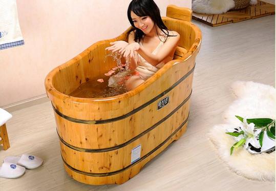 木桶浴缸价格是多少钱（木桶浴缸的优缺点有哪