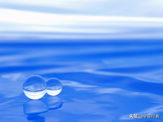 纯净的水是什么颜色的？为什么海水的颜色有蓝有绿？