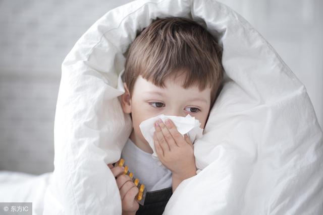 孩子在家发烧怎么办？儿科医生：学会这3招物理降温，很实用！