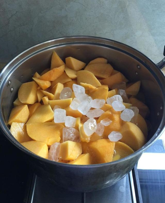 教你在家做黄桃罐头，香甜可口，做法简单又好吃