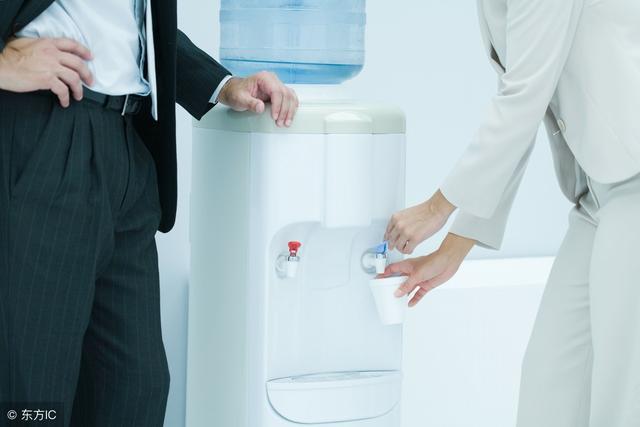 家用饮水机什么样的好？四步教你如何选购合适的饮水机！