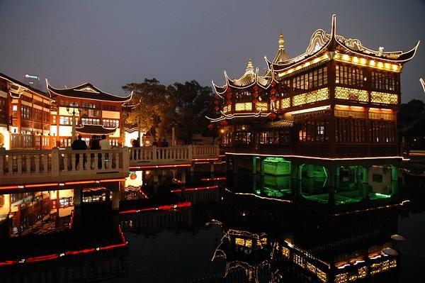 上海本地人会经常去城隍庙逛吗？那里都有些什么景点？