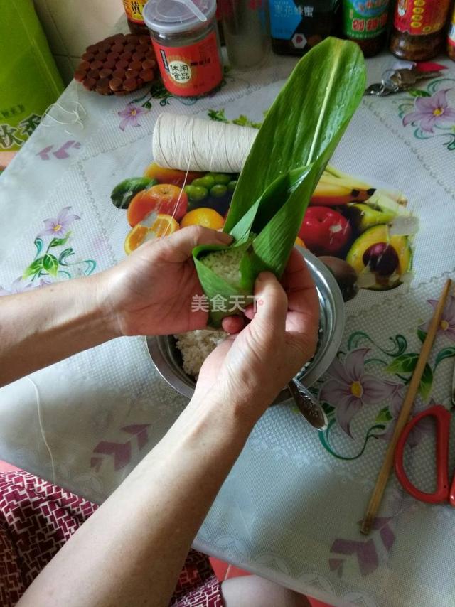 包粽子的步骤分解