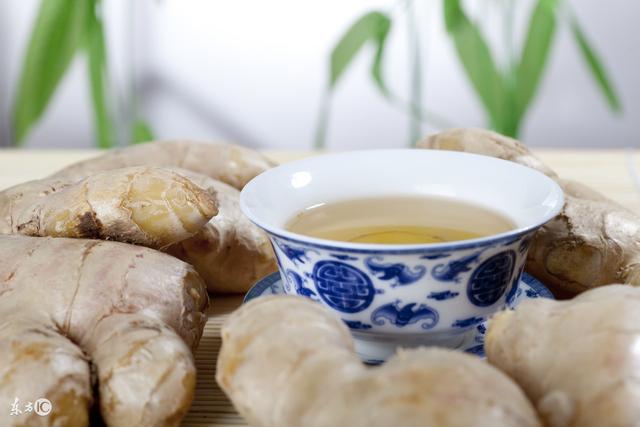 女生来例假到底不能吃什么？医生告诫：7种食物尽量别吃