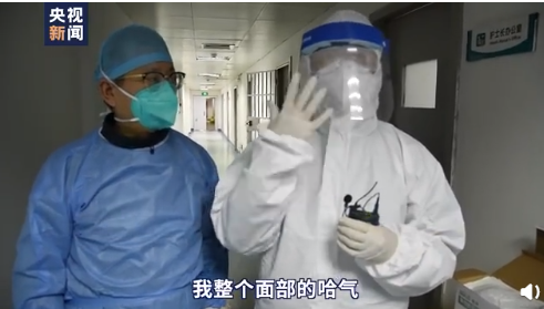 被感染医护人员向镜头比OK照片 武汉协和医院隔离病房房间曝光
