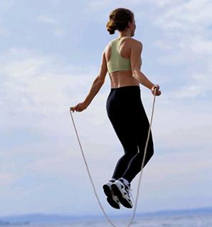 跳绳5分钟等于燃脂1小时，专家告诉你如何跳绳才能正确有效的减肥