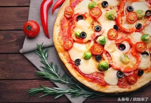 八款精美的披萨做法，假期和家人一起分享再合适不过了！