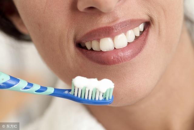 牙龈出血有4种原因，不一定是牙齿有问题！