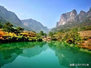过去的穷山沟是靠什么脱贫致富的，是靠什么走上了致富路