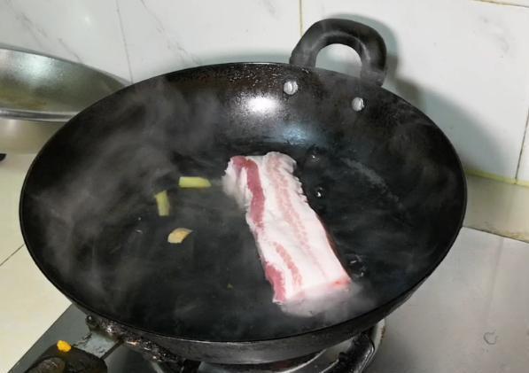 老妈教我做回锅肉秘诀，只要做好这三步，香嫩入味不肥腻