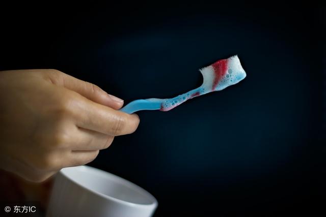 牙齿牙龈出血怎么回事？出血的4种原因