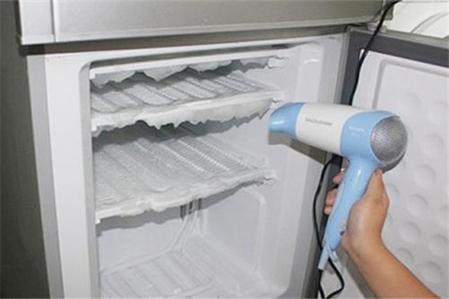 冰箱结霜 清理好麻烦！一招就能轻松除霜