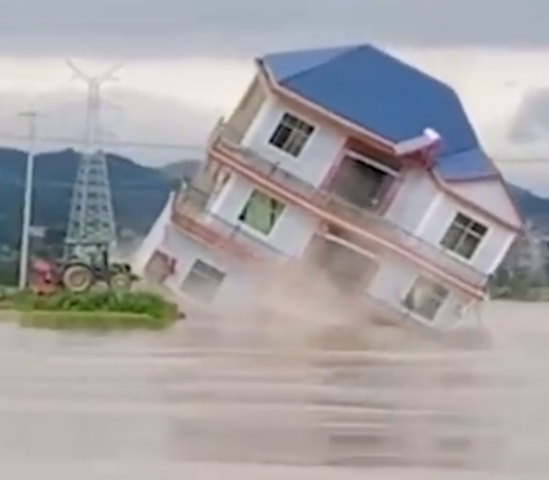 洪水的力量有多可怕？ 江西鄱阳一栋楼瞬间被冲毁怎么回事？