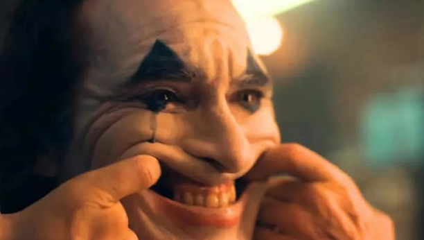 电影《小丑》讲的是什么故事 电影小丑剧情观后感分析