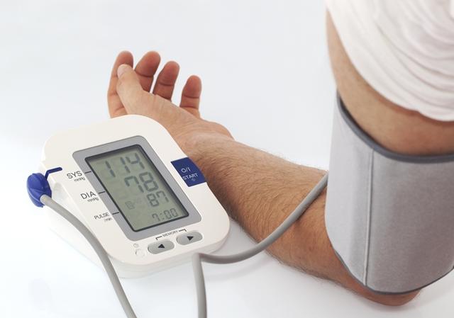 在家自测血压，哪种血压计又准又方便？