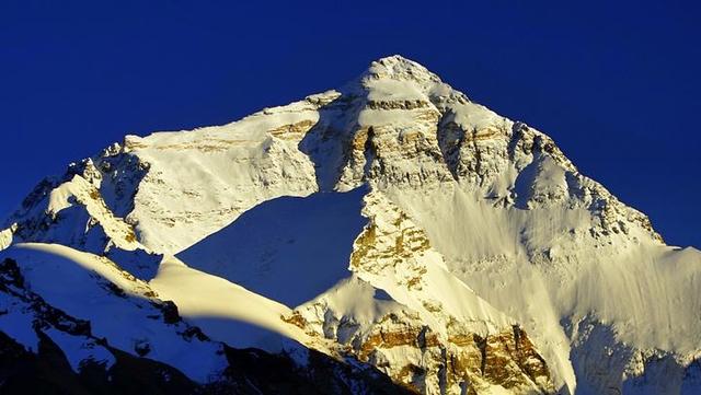 珠穆朗玛峰高多少米（珠峰高度是8844米，原先却是8848米）