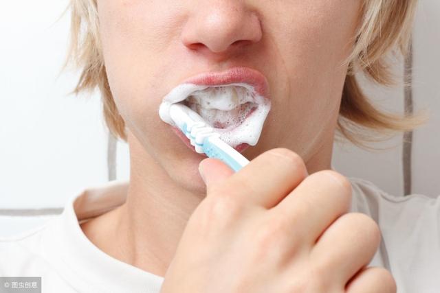 为什么一刷牙就满嘴是血？可能是六种疾病在作怪！