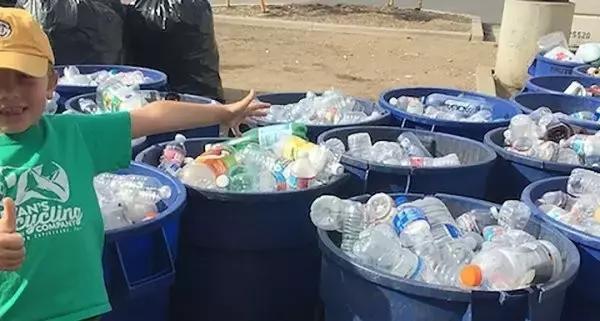 这个7岁小孩靠回收废品，已经赚了10000美金