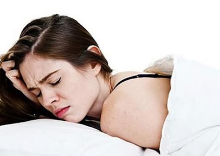 晚上睡不着觉怎么办？6种治失眠偏方让你躺下就睡