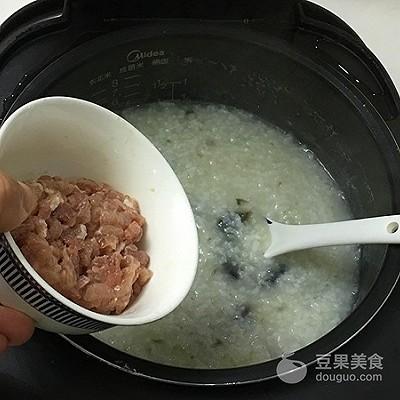 皮蛋瘦肉粥的做法