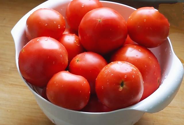 西红柿又出新吃法了，一次腌制30斤，酸甜可口零添加，放一年不坏