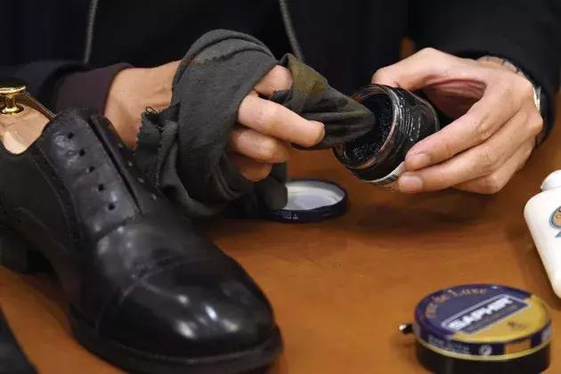 皮鞋保养指南，时尚icon教你皮鞋保养基本功