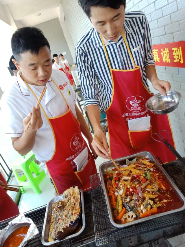 烤鱼用什么鱼烤最好，烤鱼去哪里学 飘味香学校怎么样