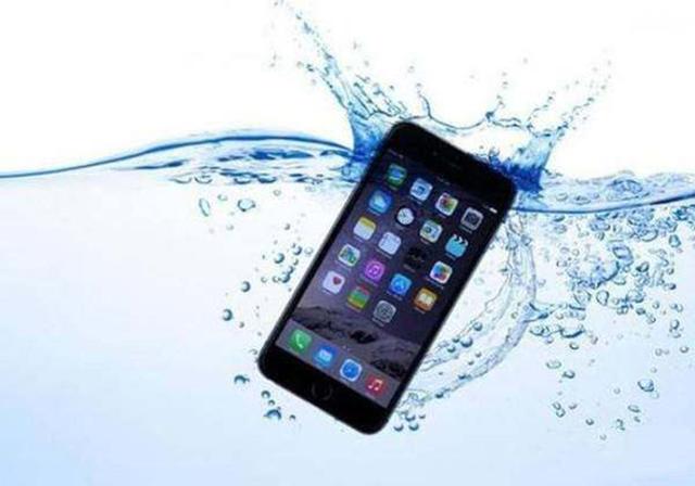 苹果手机掉水里怎么处理（正确处理方法及禁止
