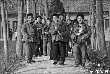 70年代时候我们的日常穿着服饰，好怀念那个年代