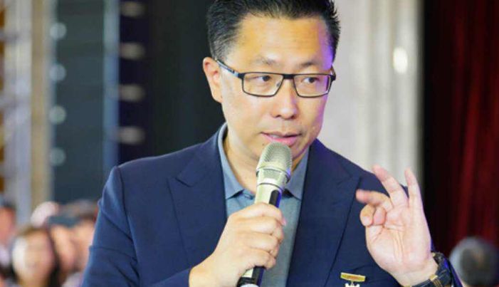 疯狂英语李阳的现状，复婚皈依佛门了？