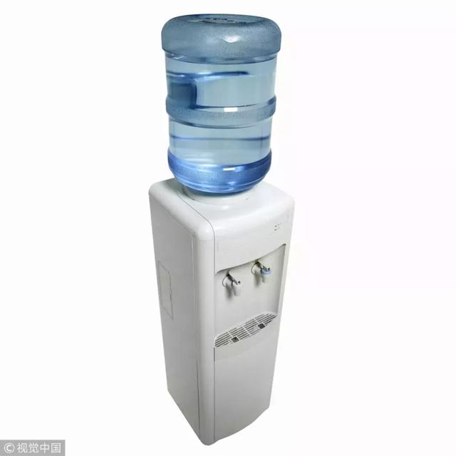 你每天在用的饮水机原来这么脏！学会这个方法，轻松喝到健康水