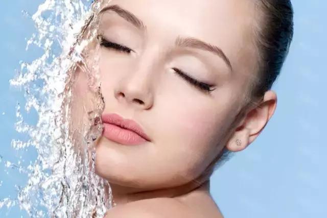化妆水和爽肤水的区别，化妆水怎么用？