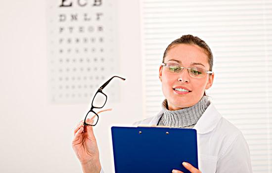 眼睛近视怎么办才能恢复 7大妙招助你恢复视力