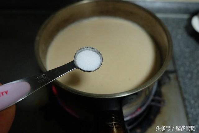 冬天就想喝杯热奶茶，手把手教你煮出一杯美味可口的咸奶茶！